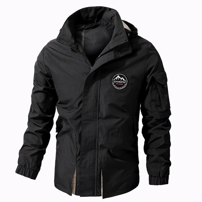 Schwarze Herren-Bomberjacke mit Kapuze, Outdoor-Design, wasserabweisend, Reißverschluss.