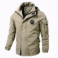 Herren Bomberjacke mit Kapuze, beige, Outdoor, wasserabweisend, mit Logo, modisch.