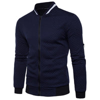Dunkelblaue Herrenjacke, Stehkragen, Reißverschluss, gesteppter Stoff, Slim Fit, langärmelig.