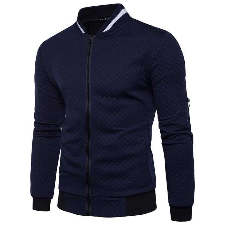 Dunkelblaue Herrenjacke, Stehkragen, Reißverschluss, gesteppter Stoff, Slim Fit, langärmelig.