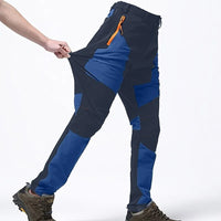 Wasserdichte Outdoor-Hose, blau-schwarz, mit Reißverschlusstasche, ideal für Wandern und Trekking.