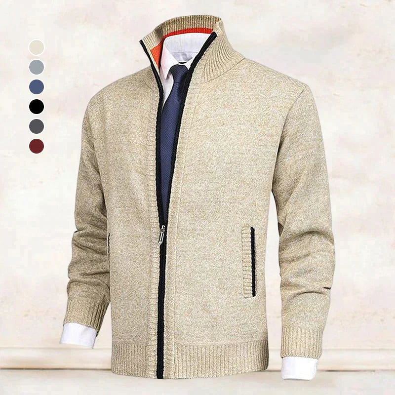 Beige Herren-Strickjacke mit Reißverschluss, Stehkragen, eleganter Stil, Herbstmode.