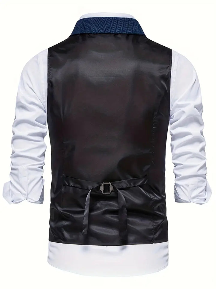 Herrenweste schwarz, Rückansicht, elegantes Design, verstellbarer Riemen, formelle Kleidung