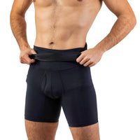 Mann trägt schwarze Herren-Miederhose, Kompressionsbekleidung, Fitness, Bauchweg, Sport.
