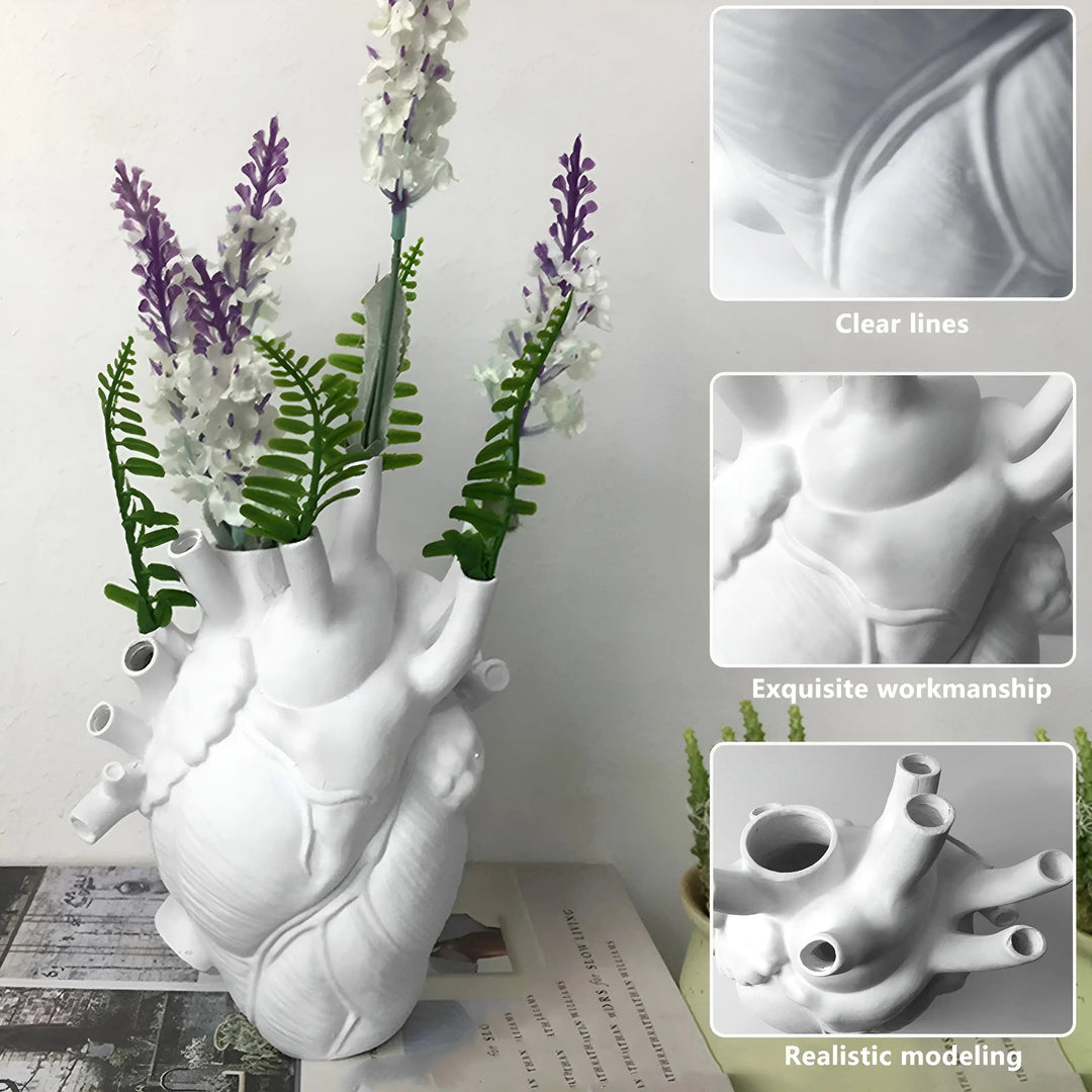 Weiße Herzvase mit Lavendel und Farn, realistische Modellierung, klare Linien, exquisite Verarbeitung.