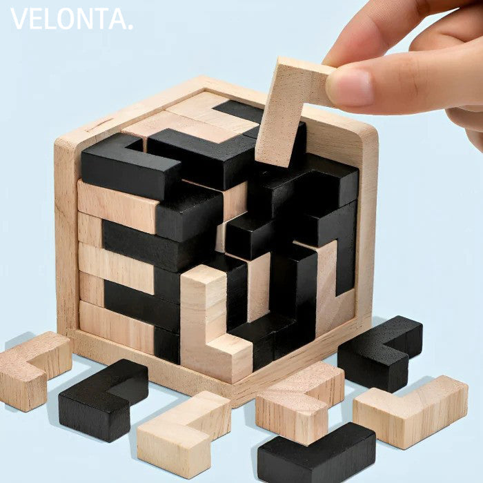Holzpuzzle 3D, schwarz-natur, Gehirntraining, Geschicklichkeitsspiel, Velonta, Hand hält Teil