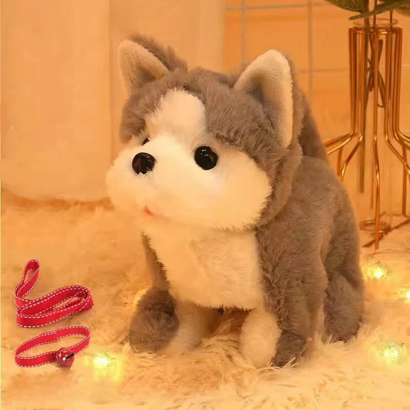 Grauer Husky Plüschhund mit roter Leine, weiches Kuscheltier auf Teppich, Kinderzimmer Deko.