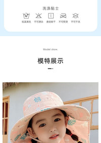 Mädchen mit rosa Sonnenhut, Hasenmuster, Sommermode, Kinderbekleidung, Outdoor-Schutz.