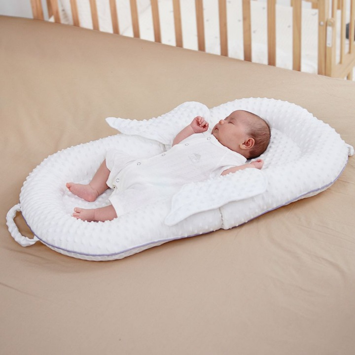Ergonomisches Babynest mit Rückenstütze und Mesh-Liegefläche – Cosynido