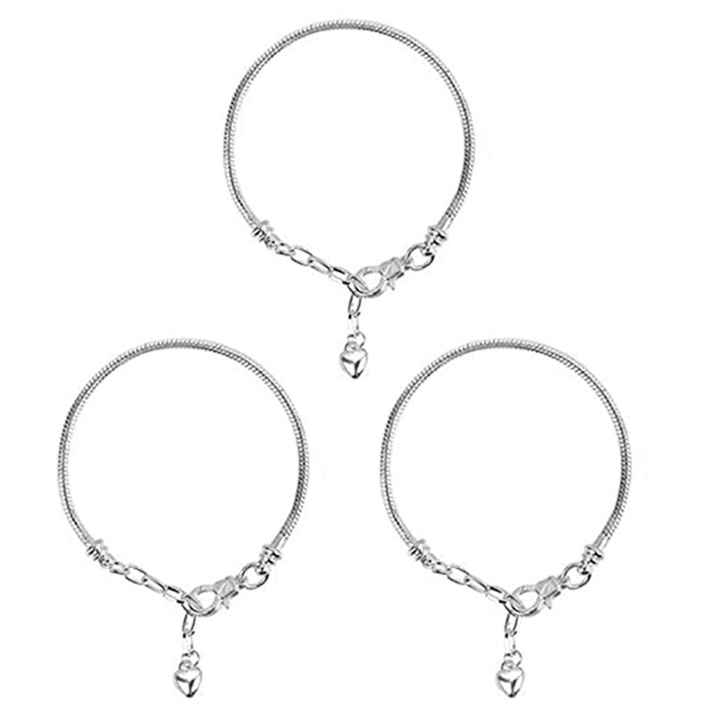 Drei silberne Armbänder mit Herzanhänger, Edelstahl, Schmuck für Damen, modisch.