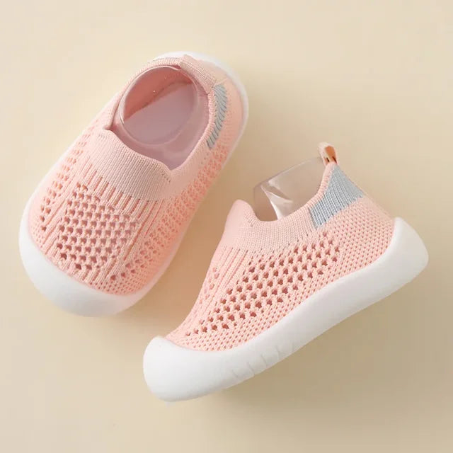Rosa Baby-Sneaker aus Mesh, atmungsaktiv, rutschfest, weiche Sohle, für Mädchen und Jungen.