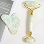 Jade-Roller und Gua Sha Set, grün, Massagewerkzeug, Gesichtspflege, Entspannung, Anti-Aging.