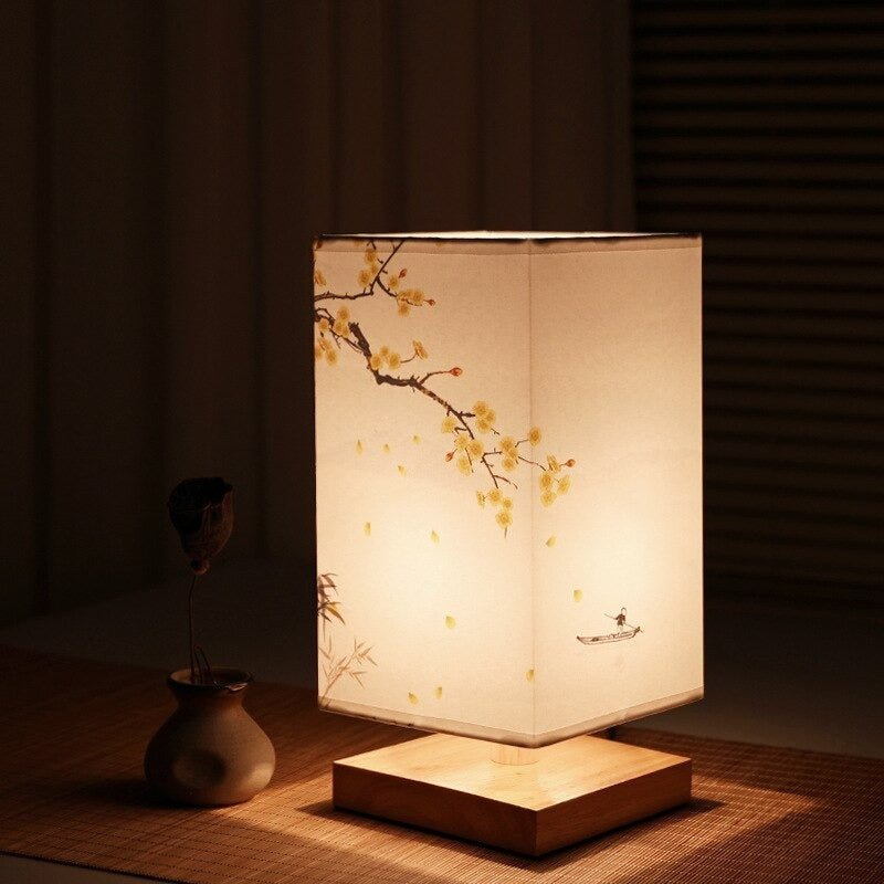 Japanische Tischlampe, skandinavisches Design, gelbe Blumen, Holzsockel, Schlafzimmerbeleuchtung.