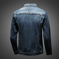 Dunkelblaue Jeansjacke aus Denim, Rückansicht, Herrenmode, lässiger Stil, robuste Verarbeitung.