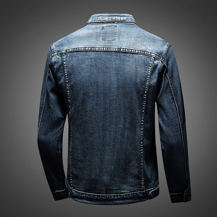 Dunkelblaue Jeansjacke aus Denim, Rückansicht, Herrenmode, lässiger Stil, robuste Verarbeitung.