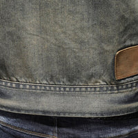 Denimjacke für Herren, blau, Vintage-Look, Nahaufnahme, robuste Baumwolle, modisch.