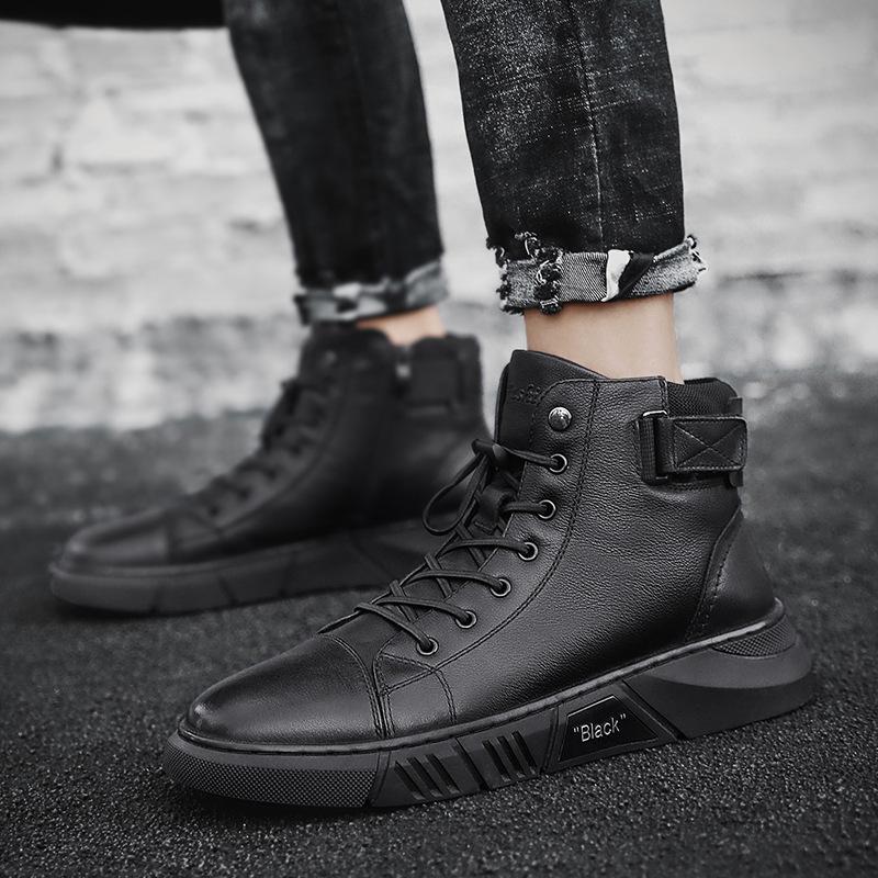 Schwarze Leder-Sneaker für Herren, hohe Knöchel, modisches Design, robuste Sohle.