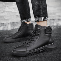 Schwarze Leder-Sneaker für Herren, hohe Knöchel, modisches Design, robuste Sohle.