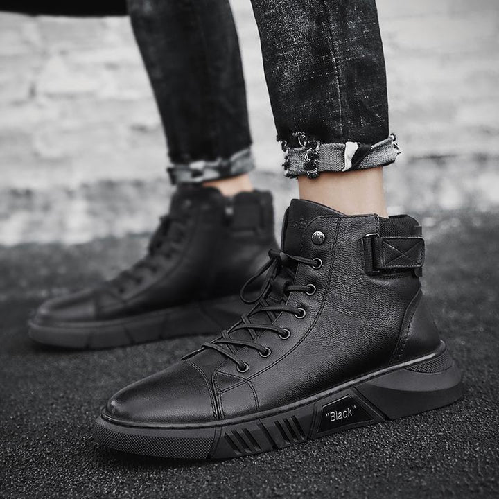 Schwarze Leder-Sneaker für Herren, hohe Knöchel, modisches Design, robuste Sohle.