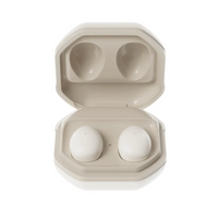 Weiße kabellose In-Ear-Kopfhörer im Ladecase, Bluetooth, modernes Design, tragbar.