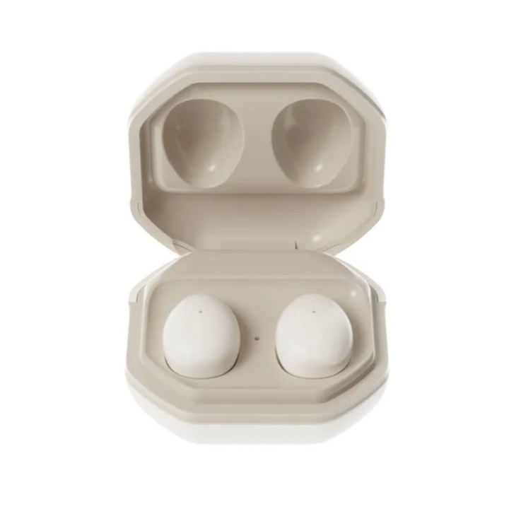 Weiße kabellose In-Ear-Kopfhörer im Ladecase, Bluetooth, modernes Design, tragbar.