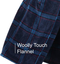 Dunkelblaues kariertes Flanellhemd, weiche Wolloptik, Herrenmode, Herbstbekleidung.