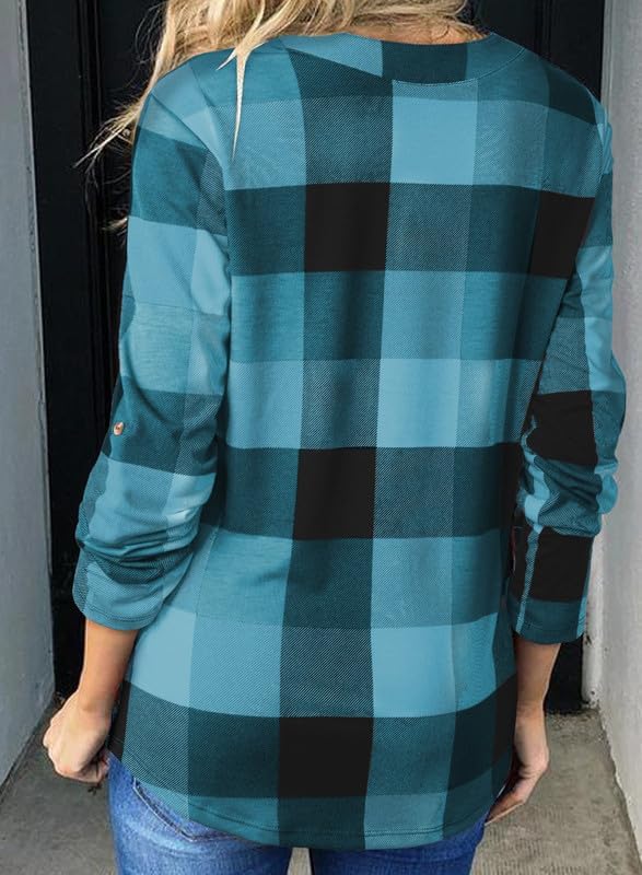 Frau in blau-schwarz kariertem Hemd aus Baumwolle, Rückansicht, lässige Mode.