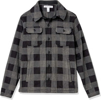 Graue karierte Herrenjacke, Flanell, Knopfleiste, Brusttaschen, Herbstmode, warm, stilvoll.