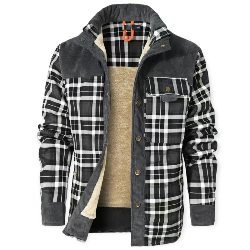 Schwarz-weiß karierte Herrenjacke mit Fleece-Innenfutter, Knöpfen und Brusttasche.