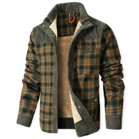 Kariertes Herrenhemd mit Fleece-Futter, grün-braun, warm, Wintermode, Outdoor-Bekleidung.