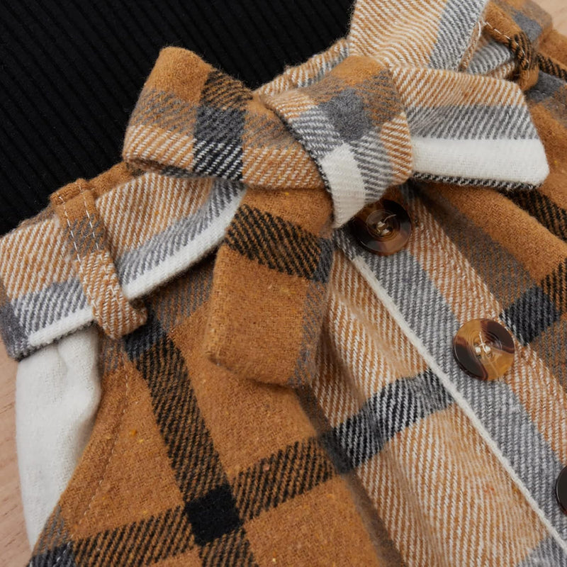 Kariertes Hundemantel-Design, braun-schwarz, mit Knöpfen und Schleife, warme Wintermode.
