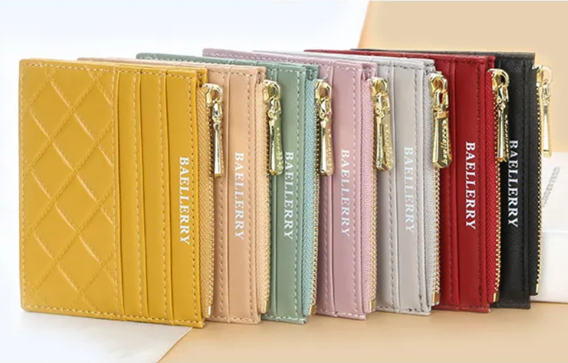 Bunte gesteppte Mini-Kartenhalter aus Leder mit Reißverschluss, modisch und kompakt.