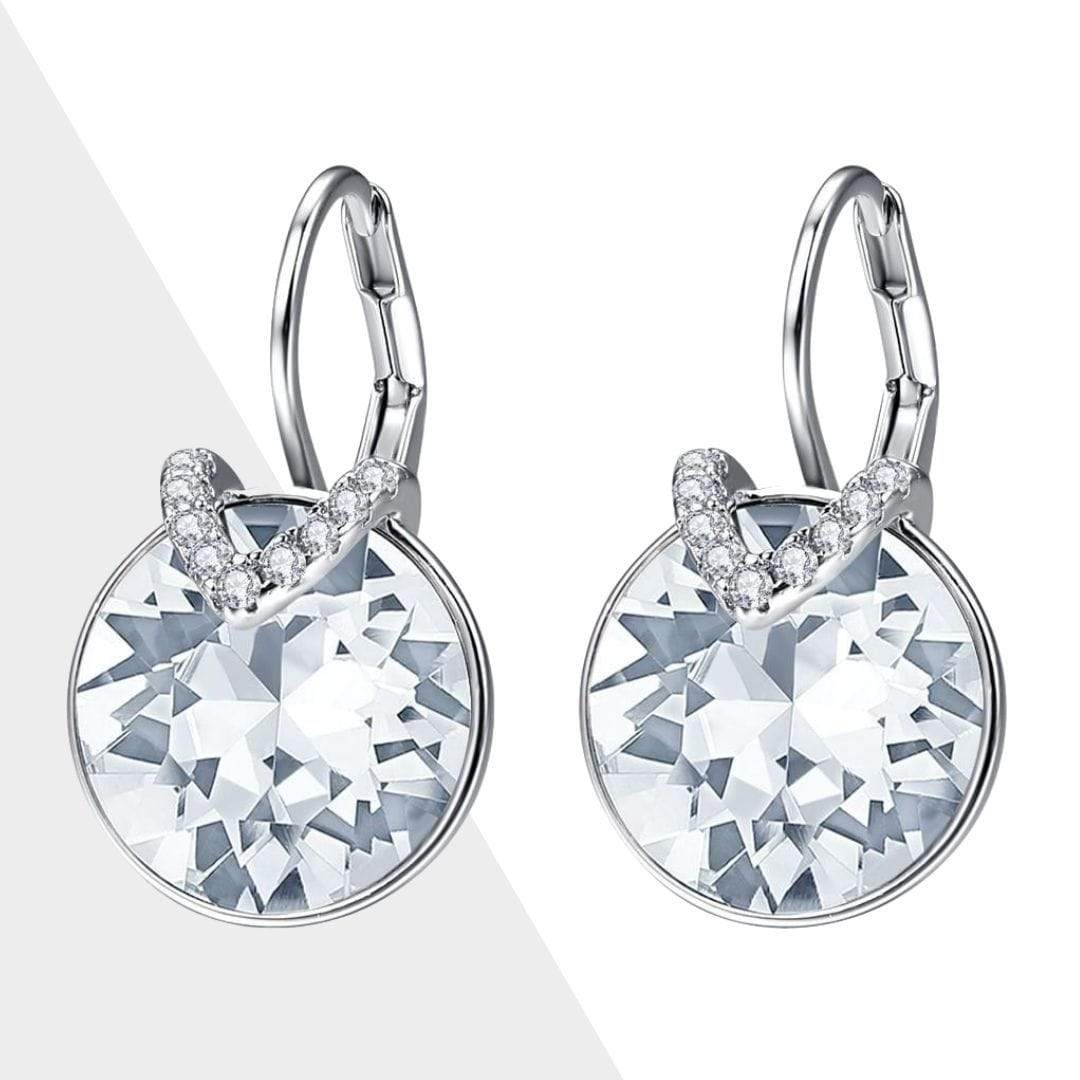 Silberne Ohrringe mit Kristallen, elegantes Design, Schmuck für Damen, modisch, hochwertig.