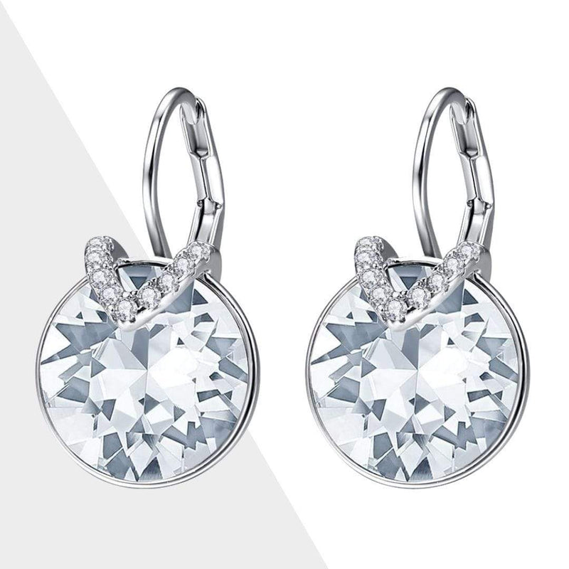 Silberne Ohrringe mit Kristallen, elegantes Design, Schmuck für Damen, modisch, hochwertig.