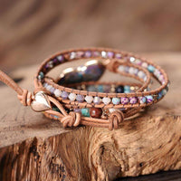 Handgemachtes Boho-Wickelarmband mit Jaspis-Herz, Leder, bunte Perlen, Damen-Schmuck.