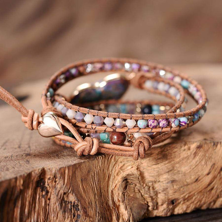 Handgemachtes Boho-Wickelarmband mit Jaspis-Herz, Leder, bunte Perlen, Damen-Schmuck.
