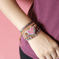 Handgemachtes Boho-Wickelarmband mit Herzanhänger, Jaspis, rosa und braun, modisch, Damenaccessoire.