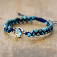 Blaues Meeres-Opal-Armband mit goldener Fassung, handgefertigt, Schmuck, Geschenkidee.