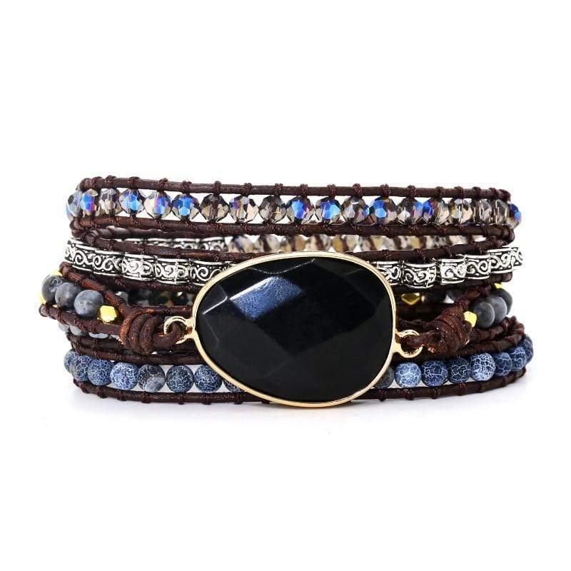 Handgemachtes Wickelarmband mit Onyx, braunem Leder, blauen Perlen, Boho-Stil.