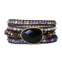 Handgemachtes Wickelarmband mit Onyx, braunem Leder, blauen Perlen, Boho-Stil.