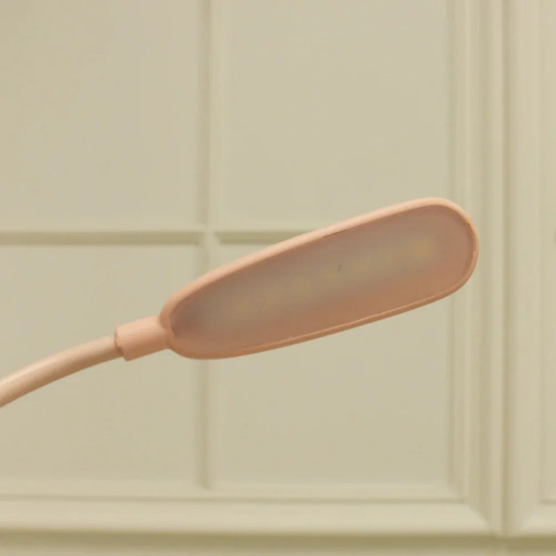 Rosa LED-Schreibtischlampe, augenschonend, USB, ideal für Kinderzimmer und Arbeitszimmer.