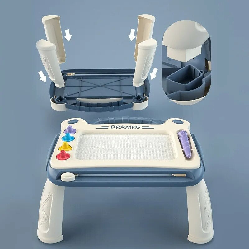 Blauer Kindermaltisch mit Staufächern, abnehmbaren Beinen und Zubehör, ideal zum Zeichnen.