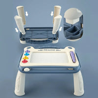 Blauer Kindermaltisch mit Staufächern, abnehmbaren Beinen und Zubehör, ideal zum Zeichnen.