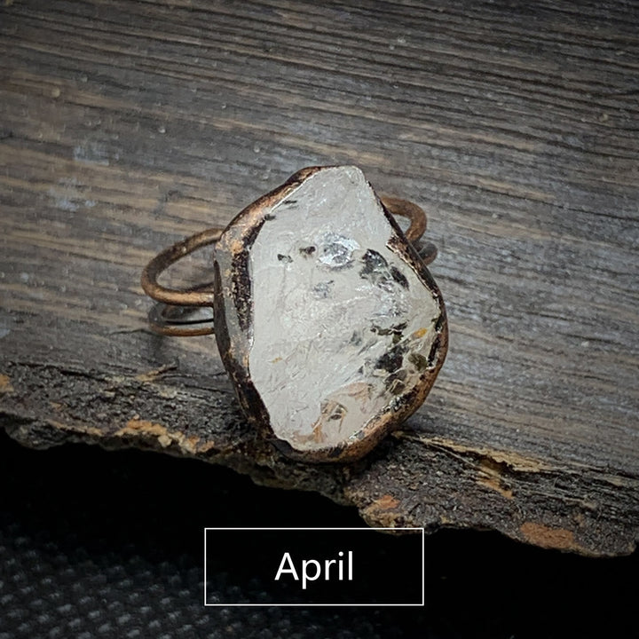 Rohstein-Ring mit klarem Kristall, handgefertigt, rustikales Design, April-Geburtsstein.