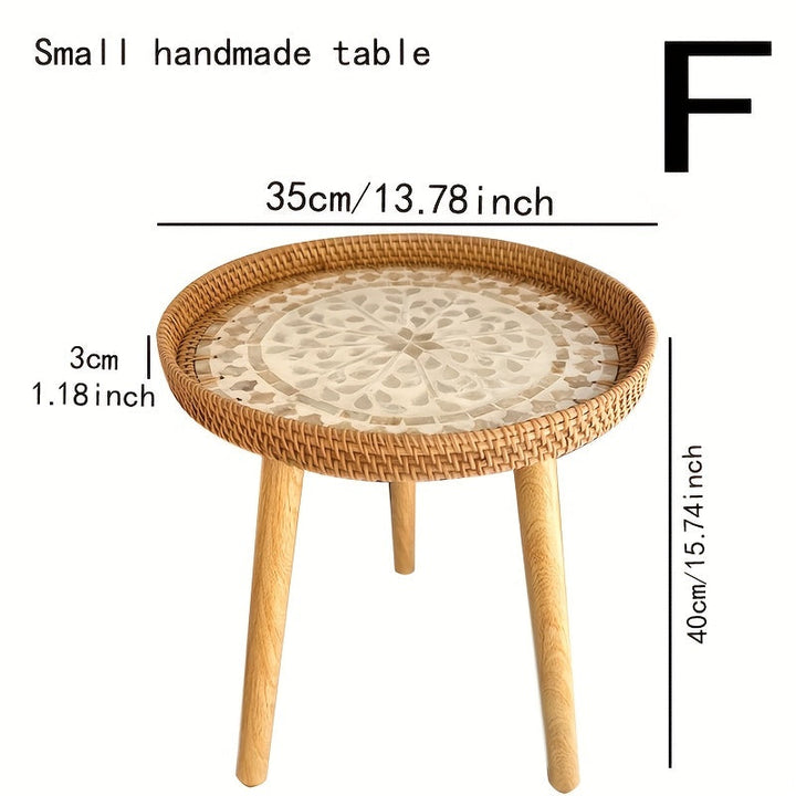 Kleiner handgefertigter Tisch, rund, Holz, Rattan, 35cm Durchmesser, 40cm Höhe.