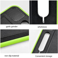 Schwarzer und grüner Küchenhelfer mit Knoblauchpresse, Wetzstein, rutschfestem Material.