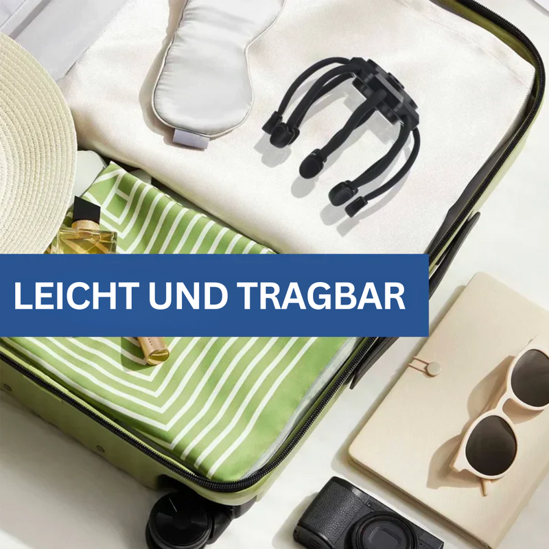 Koffer mit grün-weißem Streifenbeutel, Sonnenbrille, Kamera und Schlafmaske, leicht und tragbar.