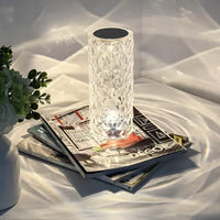 Kristall-Tischlampe, zylindrisch, LED, dekorativ, auf Zeitschriften, modernes Design, Wohnzimmer.