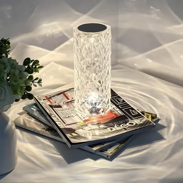 Kristall-Tischlampe, zylindrisch, LED, dekorativ, auf Zeitschriften, modernes Design, Wohnzimmer.
