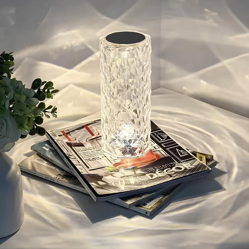 Kristall-Tischlampe, zylindrisch, LED, dekorativ, auf Zeitschriften, modernes Design, Wohnzimmer.